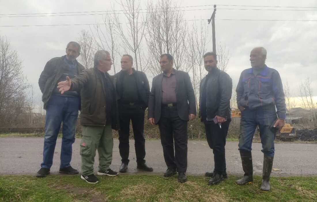 بازدید از روند لایروبی انهار روستای نقرده