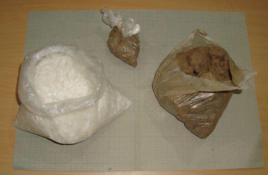 فرمانده انتظامي شهرستان لاهيجان گفت: يك کیلو و 660 گرم موادمخدر از نوع هروئين و شيشه در شهرستان لاهيجان کشف شد.