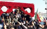 سیل خروشان مردم قدرشناس ایران اسلامی در روز تشییع پیکرهای پاک شهیدان جبهه مقاومت سیل خروشان مردم قدرشناس ایران اسلامی در روز تشییع پیکرهای پاک شهیدان جبهه مقاومت