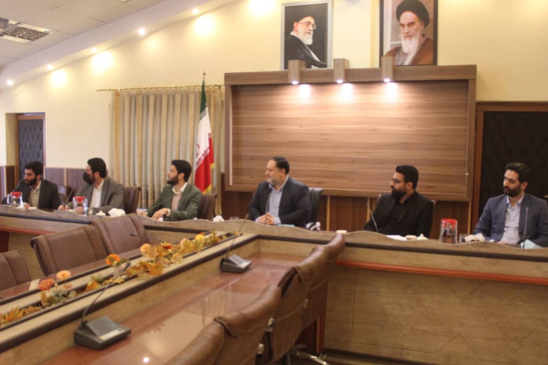 بمناسبت روز جوان: نشست صمیمی جوانان و دانشجویان با فرماندار لاهیجان برگزار شد