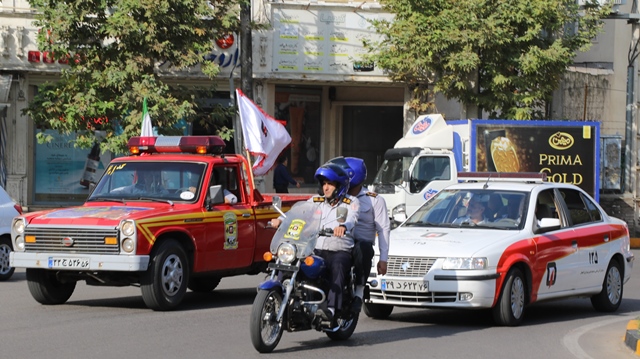 همزمان با هفتم مهر روز آتش نشانی و ایمنی ،مانور خودرویی سازمان آتش نشانی شهرداری لاهیجان برگزار شد
