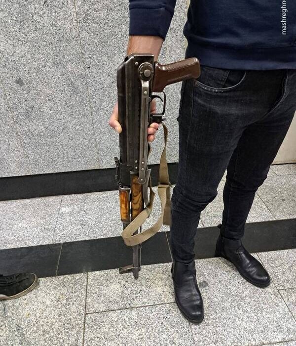 سلاح در دست مهاجم سفارت آذربایجان+ عکس
