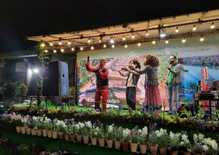 جشنواره نوروزی شهرداری لاهیجان زیر بارش شدید باران با استقبال مردم آغاز شد