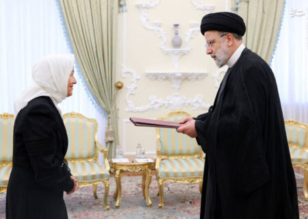 عکسی از حجاب متفاوت یک سفیر در دیدار با ابراهیم رئیسی