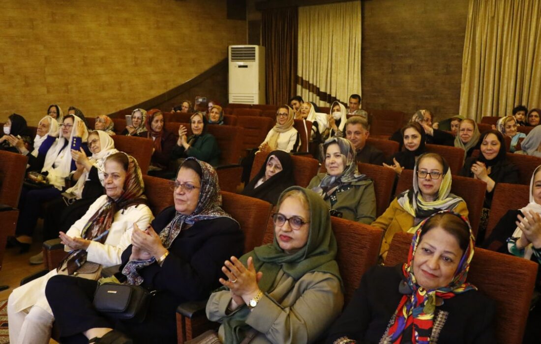 مراسم جشن روز پرستار در سالن همایش شهرداری لاهیجان برگزار شد