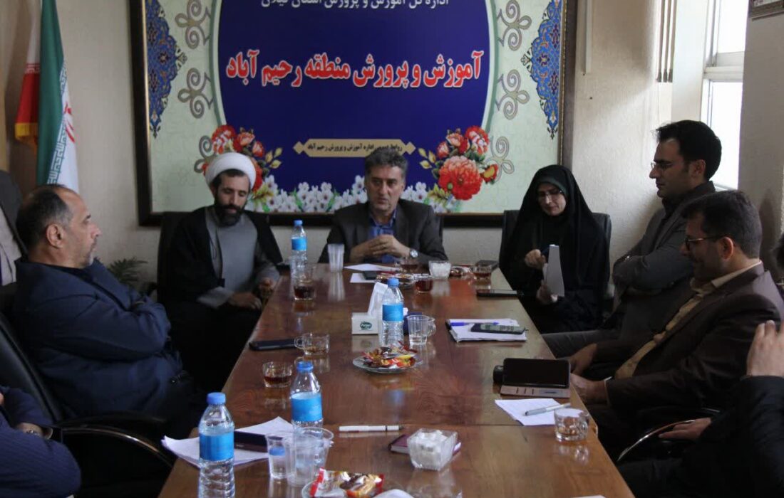 وعده ساخت کانون بازنشستگان و جذب سرمایه‌گذاران و خیران در حوزه آموزش
