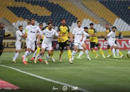 ‏توقف صدرنشین در نقش‌جهان با ۱۰ نفر؛