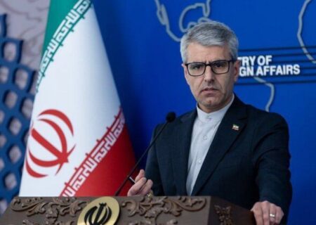 مکرون به هشدار دوویلپن در مورد غیرقانونی بودن جنگ علیه ایران گوش کند