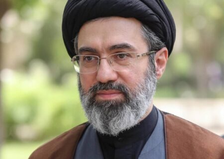 آیت الله سیدمجتبی حسینی خامنه ای رهبر معظم انقلاب اسلامی ایران شد.