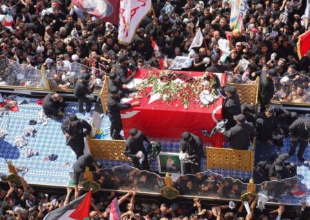 تصاویری از تراکم جمعیت حاضر در میدان ثورهالعشرین نجف اشرف