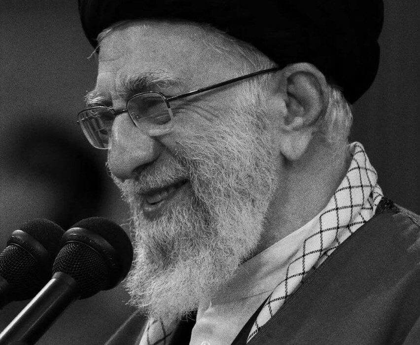 پیکر مطهر رهبر شهید انقلاب در حرم مطهر رضوی آرام گرفت