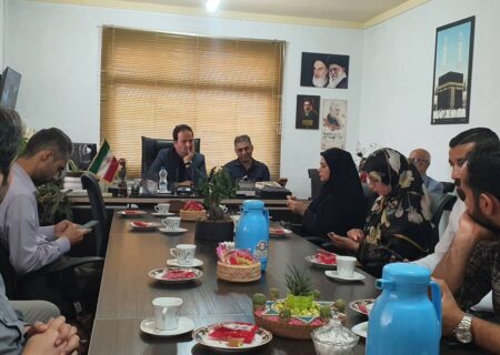 تجلیل از خبرنگاران در اداره صمت لاهیجان؛ تأکید بر نقش رسانه‌ها در انعکاس مطالبات اصناف و فعالان اقتصادی + تصاویر